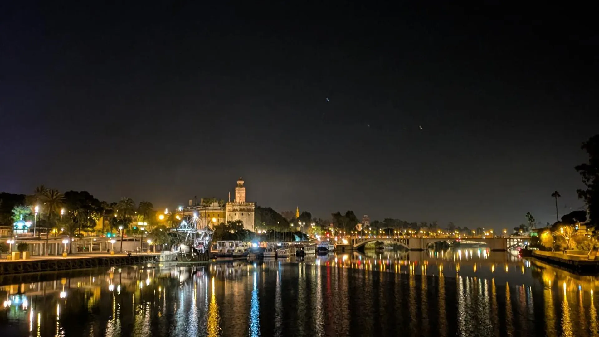 Sunterrace Loft-Triana'S Star, 10' From City Center! Seville 0*,  Spain
